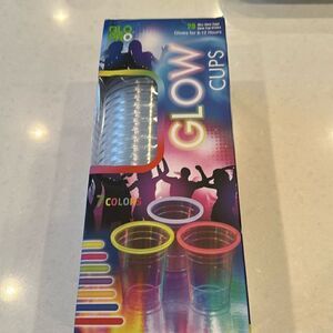 Glo pro glow cups 20, 16 oz cups with glow cup sticks for rims. Great for party.